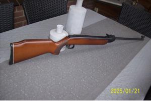 een mooie en goede 5.5 mm luchtbuks  diana  model 35